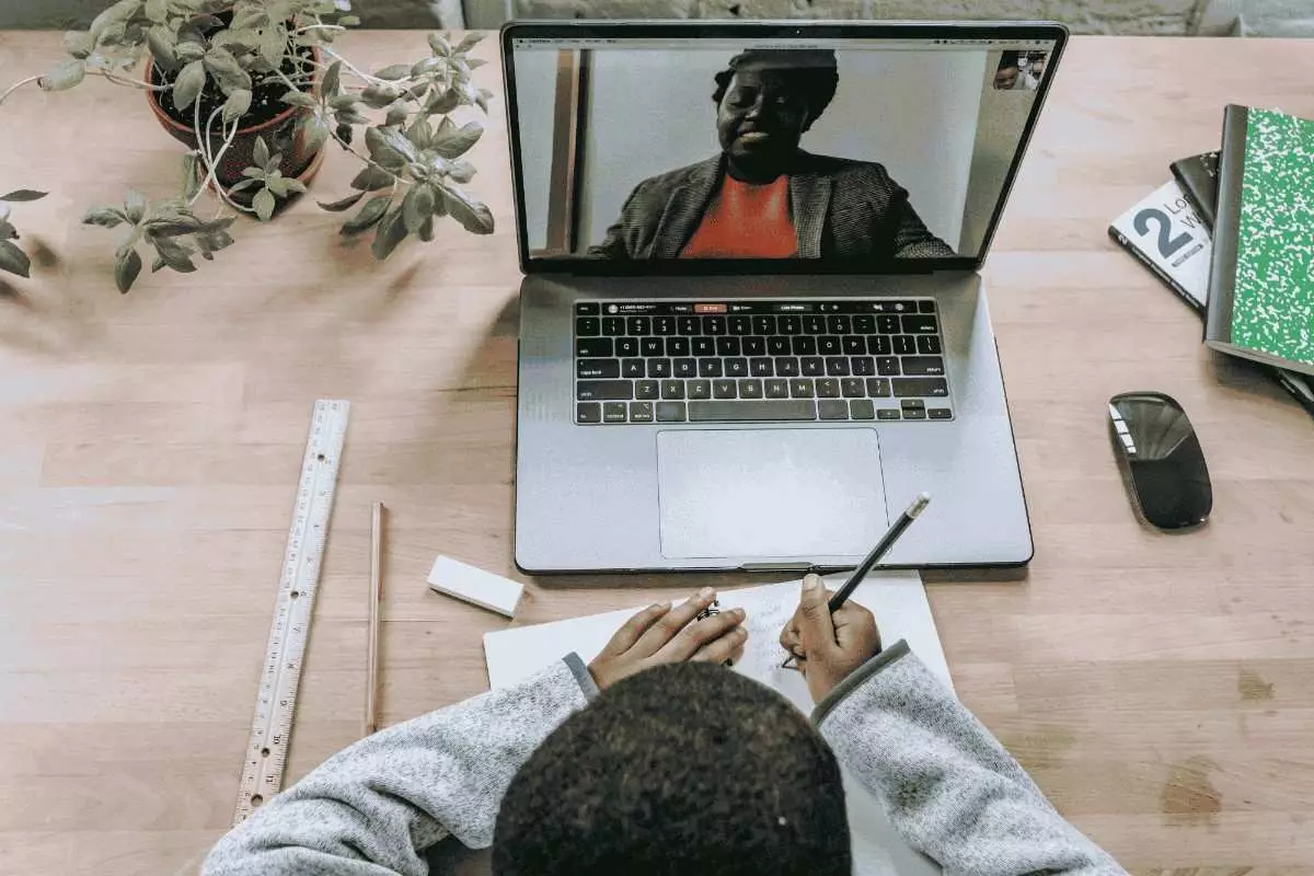 Content Marketing Expert Help Assistant creating content strategy