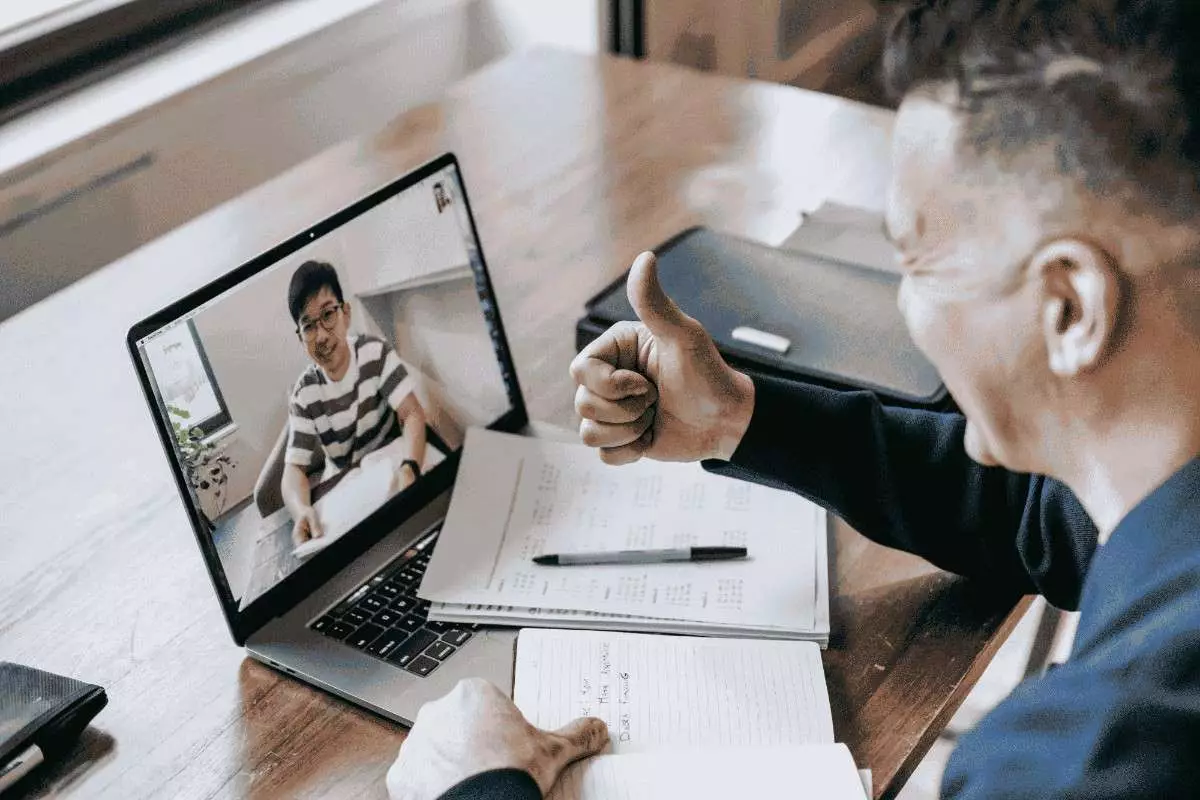 Smarter Ad Campaigns Support Assistant designing ad campaign plan